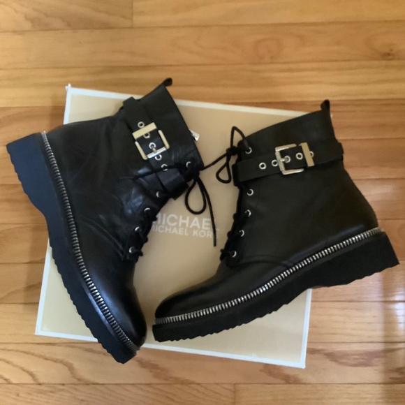 Michael Kors Vivia Zip Trimmed Leather Combat Bootie Black SZ 9.5 - Picture 4 of 16